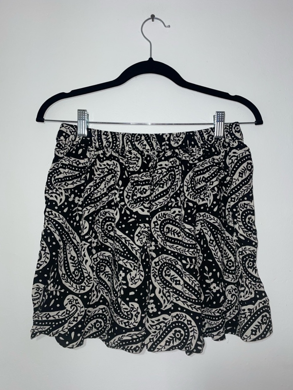 American Eagle Outfitters Black and Cream Paisley Mini Skirt